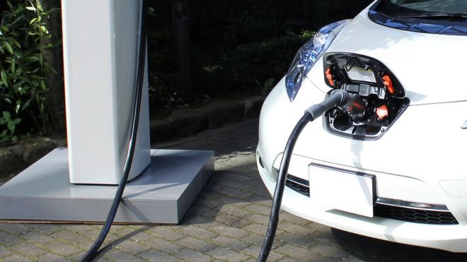 Moderní ojeté elektromobily koupíte už za 130 tisíc, náhradní baterie jsou ale tak drahé, že o tom automobilky odmítají mluvit