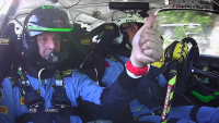 Takhle se na rallye domlouval pilot s navigátorem, když jim odešel interkom (video)