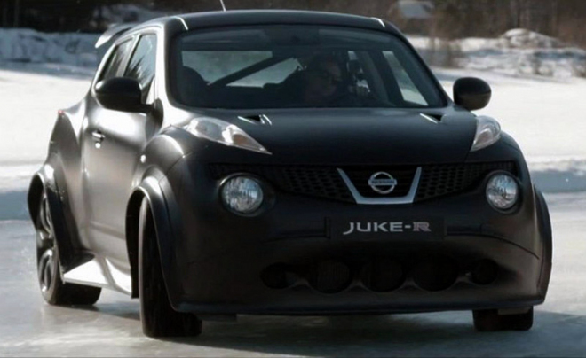 Nissan Juke-R a kokos na sněhu (video)