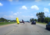 Když se motorka dostane do problémů, je z toho vždy trochu větší průšvih než u auta (videa)