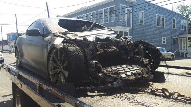 Tohle zbylo z nejlevnější Tesly Model S na světě, stála jen 142 tisíc Kč. Co se stalo?