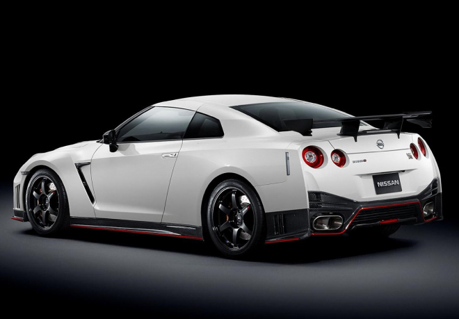 Nissan GT-R Nismo 2014: poladěná Godzilla udělá Nordschleife za 7:08