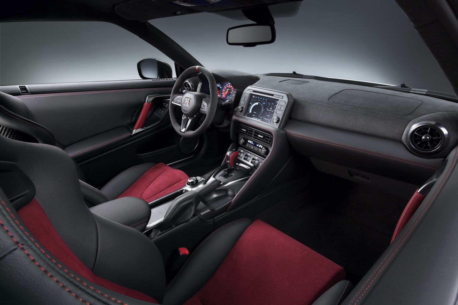 Nissan Gt R Nismo 17 Facelift Zmenil Vzhled Pridal Rychlost Autoforum Cz