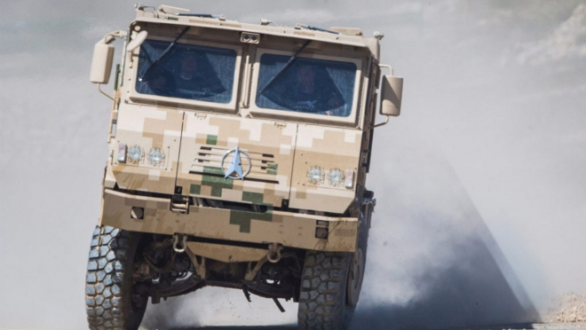 Číňané zkopírovali ruský armádní speciál a ještě se tváří, že jde o jejich auto