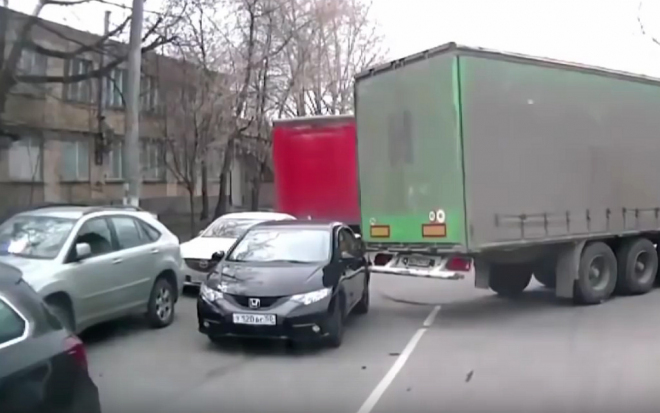 Auto vám mohou odtáhnout i omylem, třebaže sedíte uvnitř (video)