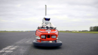 Jak rychle může jet autíčko z autodromu? Osedlá-li ho Stig, pak vážně hodně (video)