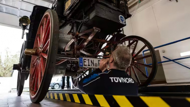 Nejstarší registrované auto v Německu opět prošlo technickou, zvládá to už skoro 130 let