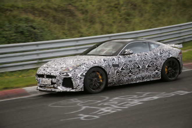 Podívejte se na záplavu chystaných ostrých aut, co teď testují na Ringu (video)