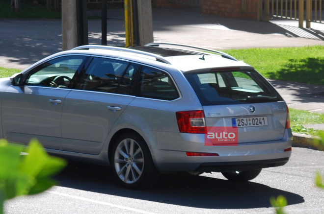 Nová Škoda Octavia III Combi 2013 bez maskování na zatím nejlepší fotce (doplněno)