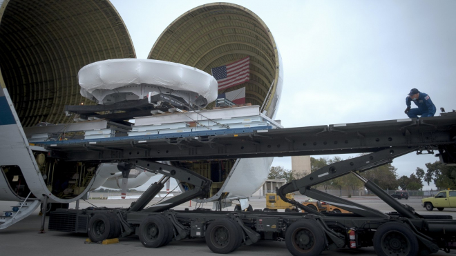 NASA používá k přepravě kosmické lodi stroj starý 56 let, dodnes se mu žádný nevyrovná