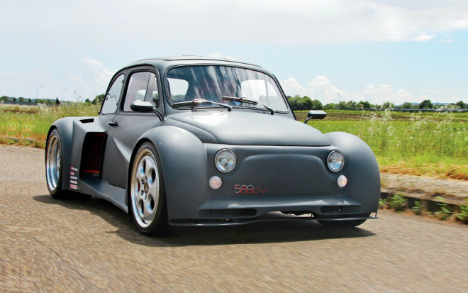 Fiat 500 s motorem V12 Lamborghini není sleeper, ale šílenost