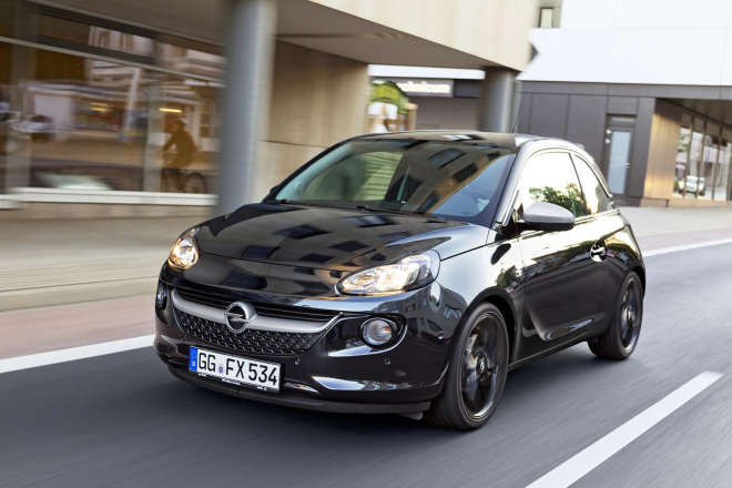Opel Adam Black Link a White Link: iPhony na kolech