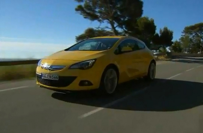 Opel Astra GTC 2012: německá krasavice poprvé v akci (video)