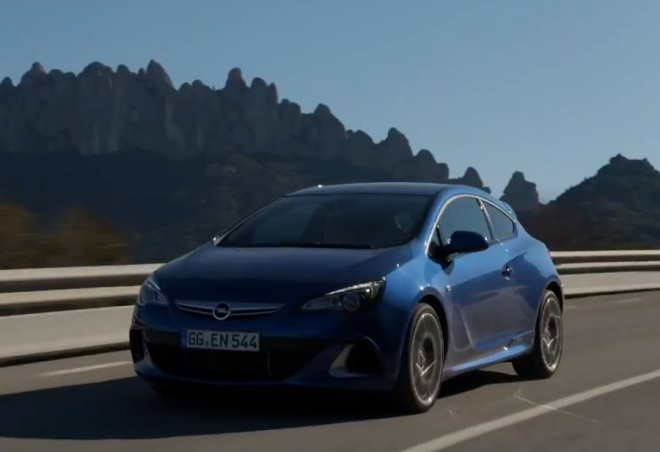 Opel Astra OPC 2012: první jízdní videa a konečně i údaj o dynamice