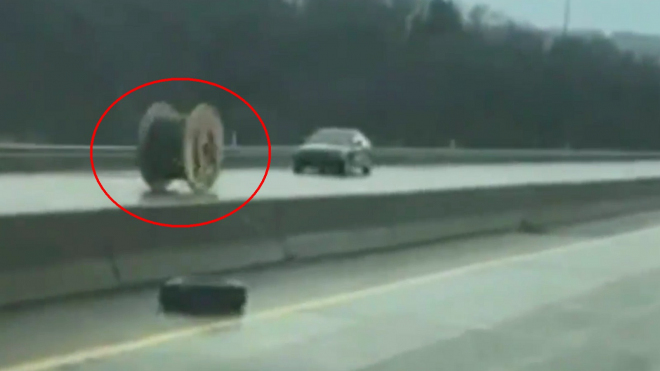 Takhle to vypadá, když proti vám na dálnici jede obří cívka s kabelem (video)