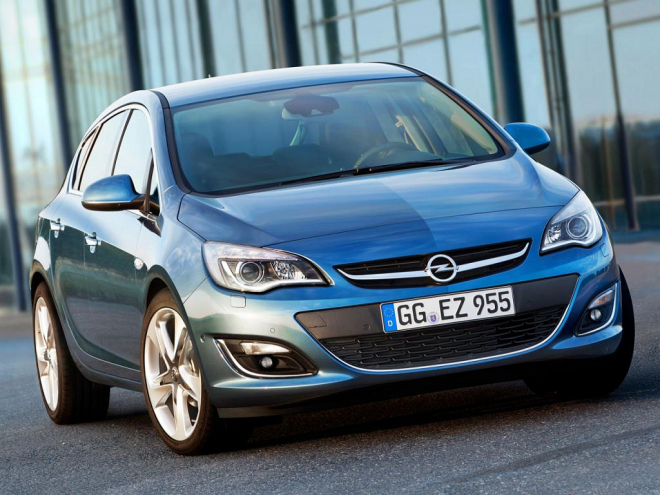 Opel Astra 2012: lehký facelift a motor 2,0 CDTi BiTurbo k tomu