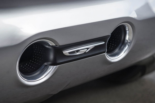 Opel GT pokračuje v odhalování, pochlubí se centrálními výfuky jako originál (video)