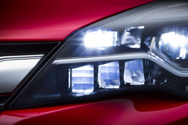 Opel Astra dostane jako první kompakt matricové LED, řidiči prý dají 1,5 s navíc