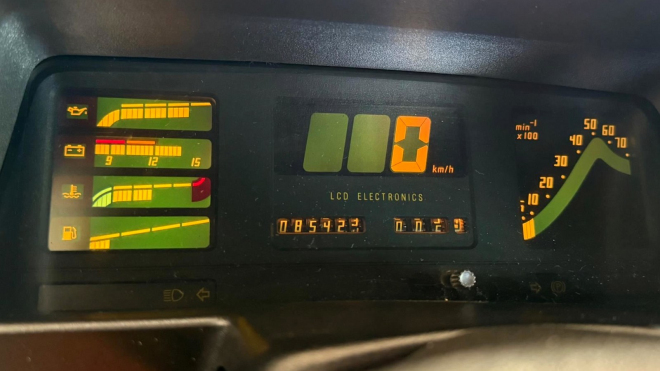 K mání je dokonalý symbol německé automobilové nestřídmosti 80. a 90. let, bizár v každém směru je dnes vzácností skoro za milion