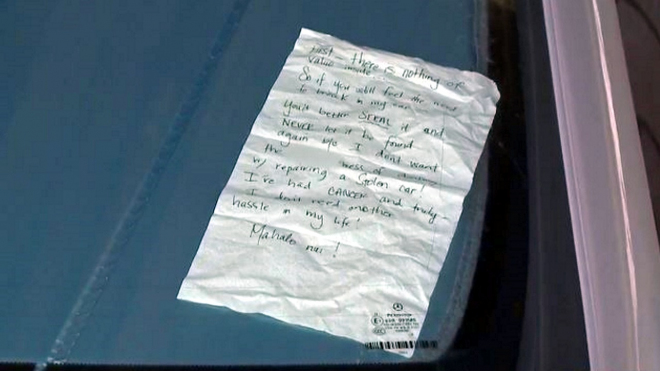 Proti zlodějům aut lze bojovat i levně a nenásilně, takto to zkouší jedna žena