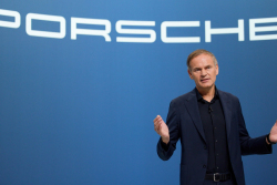 Šéf Porsche přiznal hořkou prohru, značka může s elektrickými auty úplně skončit na jejich největším světovém trhu