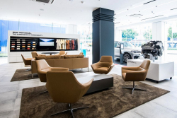 Dealeři aut se znovu vrací k taktice z 90. let, aby prodali víc aut. Je to úplný opak toho, co dosud chtěly automobilky