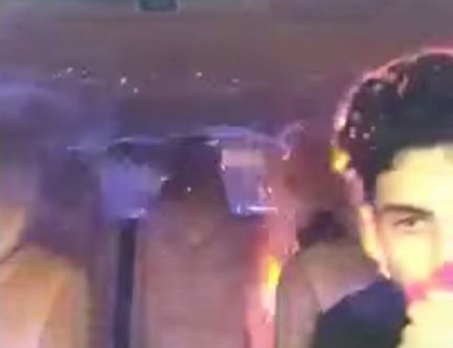 Zapálit si v autě může znamenat i zapálit sám sebe, zjistili dva mladíci (video)