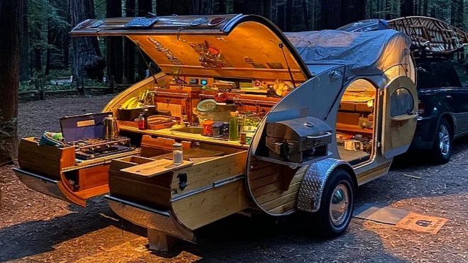 Kouzelný malý přívěs ve tvaru slzy nabídne jako jediný útočiště pro celou rodinu díky neobvyklému triku