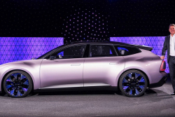 Pokus Audi odvrátit další pád působí ještě zoufaleji, než se dosud zdálo. První AUDI má vzhled, který budou milovat jen jeho tvůrci