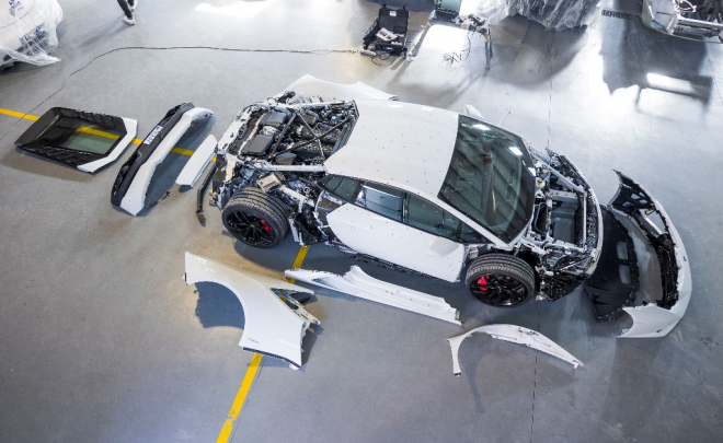 Jon Olsson chystá nové superauto. Podívejte se, jak rozebral Lambo Huracán