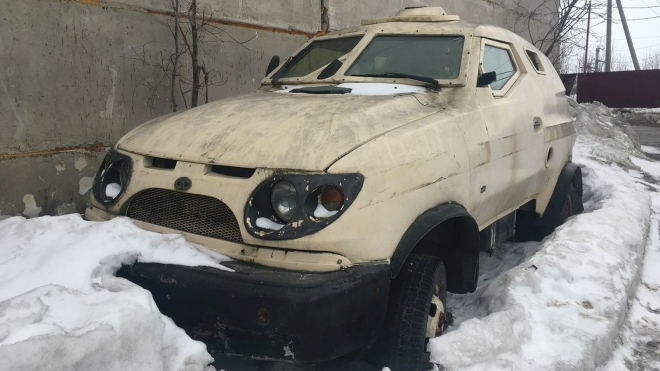 Někdo z Rusů si pořídil vzácné obrněné SUV jako ze Soudce Dredda, teď ho prodává