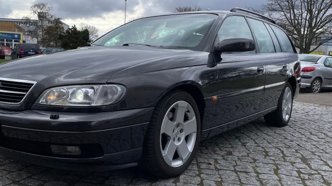 K mání je výjimečně zachovalý Opel Omega V6 kombi, šestiválec, zadní pohon a hromadu místa dává za pakatel