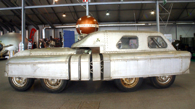 V Moskvě poprvé naživo ukázali tajemné obojživelné auto 8x8 z dob SSSR