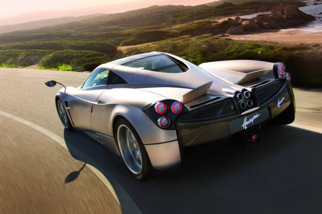 Pagani Huayra je novým nejrychlejším silničním vozem na testovací trati Top Gearu