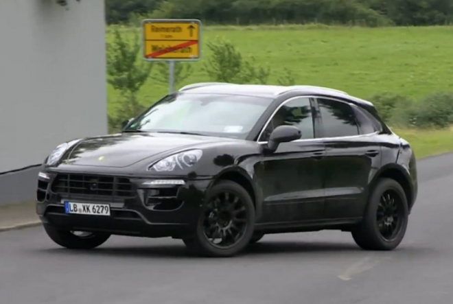 Porsche Macan natočeno v akci, je to vážně anorektický Cayenne (video)