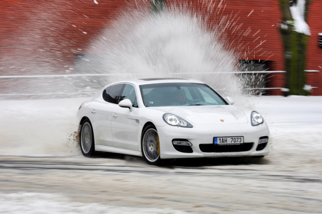 Porsche Panamera Turbo: první sněhový test