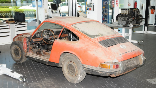 Jedno z nejvzácnějších Porsche našli v tomto stavu, dnes je k nepoznání