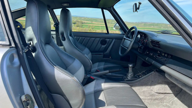 K mání je vzácné super Porsche zabavené slavnému pašerákovi drog, tehdy to bylo nejrychlejší silniční auto světa