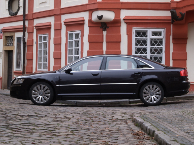 Audi A8 L 6,0 W12 quattro: Místo pro krále