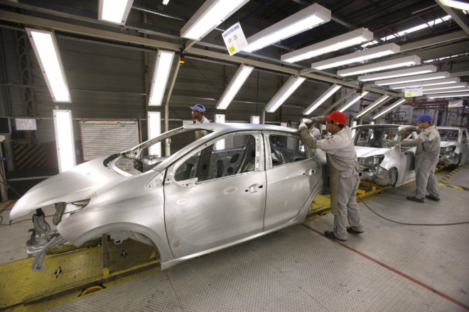 PSA loni prodělal 127 miliard, situaci má napravit posun Peugeotu mezi prémiovky