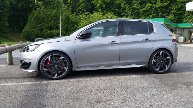 Peugeot 308 GTi 2015 nafocen bez kamufláže, nevypadá vůbec zle