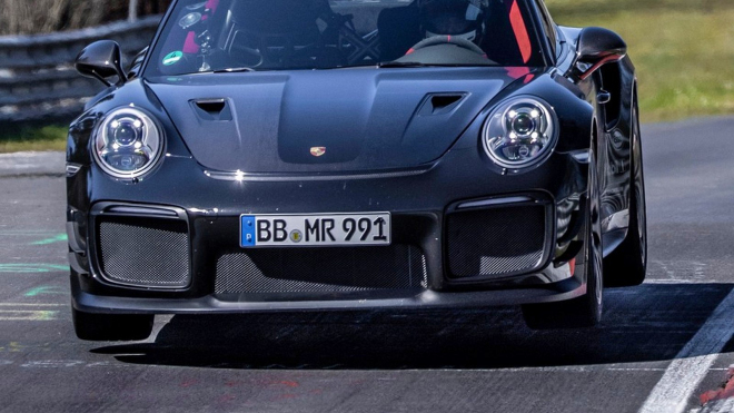 Mercedes si utahuje z rekordního letu Porsche, naráží přesně na to, na co většina kritiků