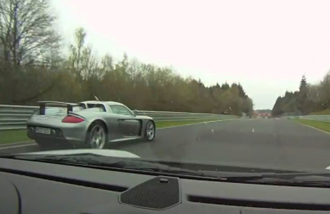 Nedráždi hada bosou nohou: 911 GT2 RS téměř na hadry při honbě za Carrerou GT na Nordschleife (video)