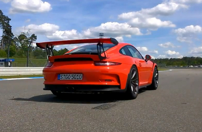 Porsche 911 GT3 RS 2015 ukazuje akceleraci na 300 km/h i schopnosti na Hockenheimu (video)