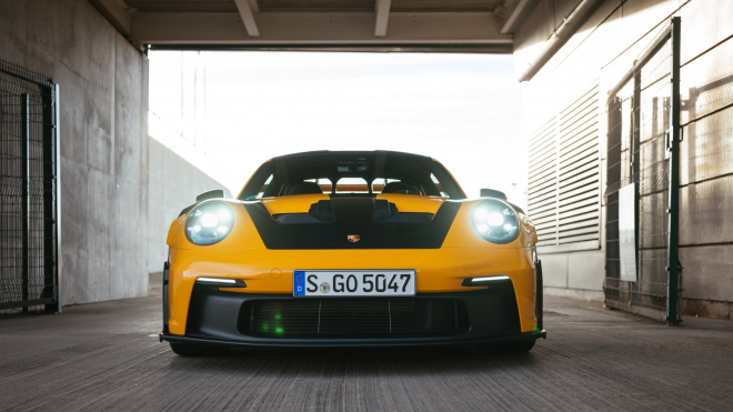 Ferrari nachytali, jak ve svých prostorách zkoumá konkurenční sporťáky, i ono se má co učit