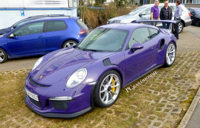 Nové Porsche 911 GT3 RS ve fialové barvě vypadá opravdu zvláštně (foto)