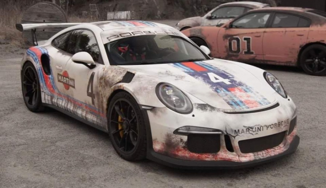 Porsche 911 GT3 RS v „ošoupaných” barvách Martini. Zajímavé či falešné? (foto)