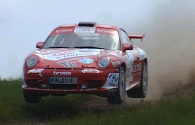 Porsche 911 GT3 RS v těch nejlepších akcích z rallye roku 2011 (video)