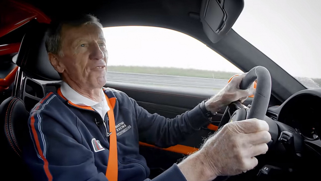 Walter Röhrl vám vysvětlí, proč se za písmena RS u 911 GT3 připlácí přes 1 milion Kč (video)