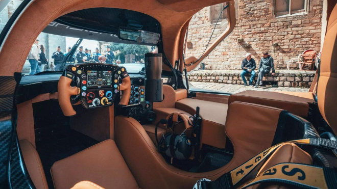 Porsche pro jediného člověka na světě postavilo závoďák z Le Mans homologovaný pro běžný provoz, dotyčnému je 88 let